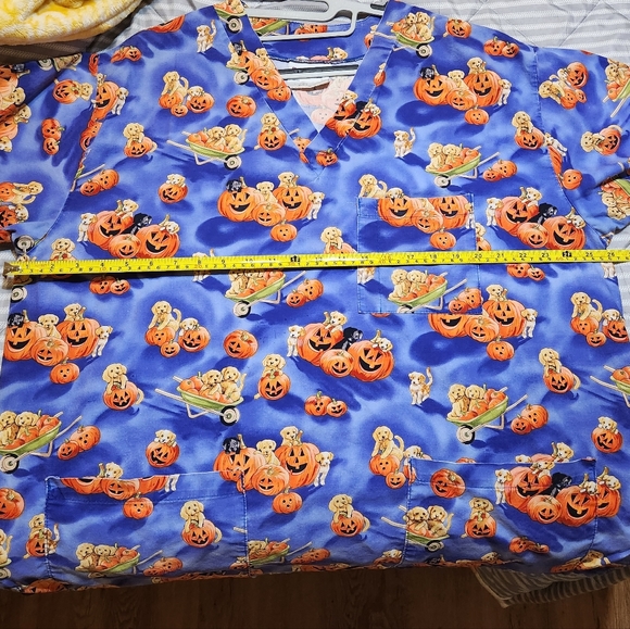 Adorable Uniform City Halloween scrub top! Pumpkins and puppies, so festive! - Picture 4 of 9